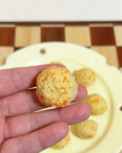 りんごとキャロットの犬用クッキー｜ノンオイル手作りおやつ — りんごの甘みとキャロットの食感。小麦粉と卵で焼くだけの、やさしい犬クッキーです。