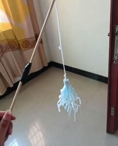 猫じゃらしを100均材料で手作り｜5分でできるDIY — 100均の材料で、5分・数百円の手作り猫じゃらしが作れます。